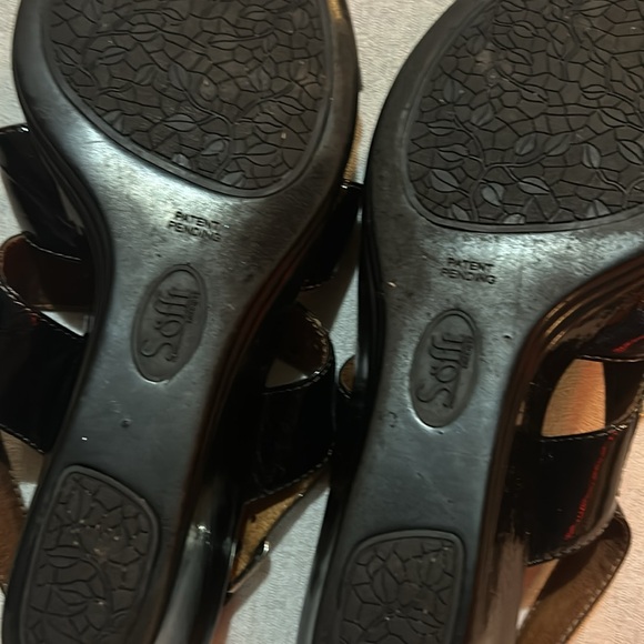 Sofft Patent Leather Black Wedge Studded Sandals Comfort Size 10 Preowned - Picture 12 of 12